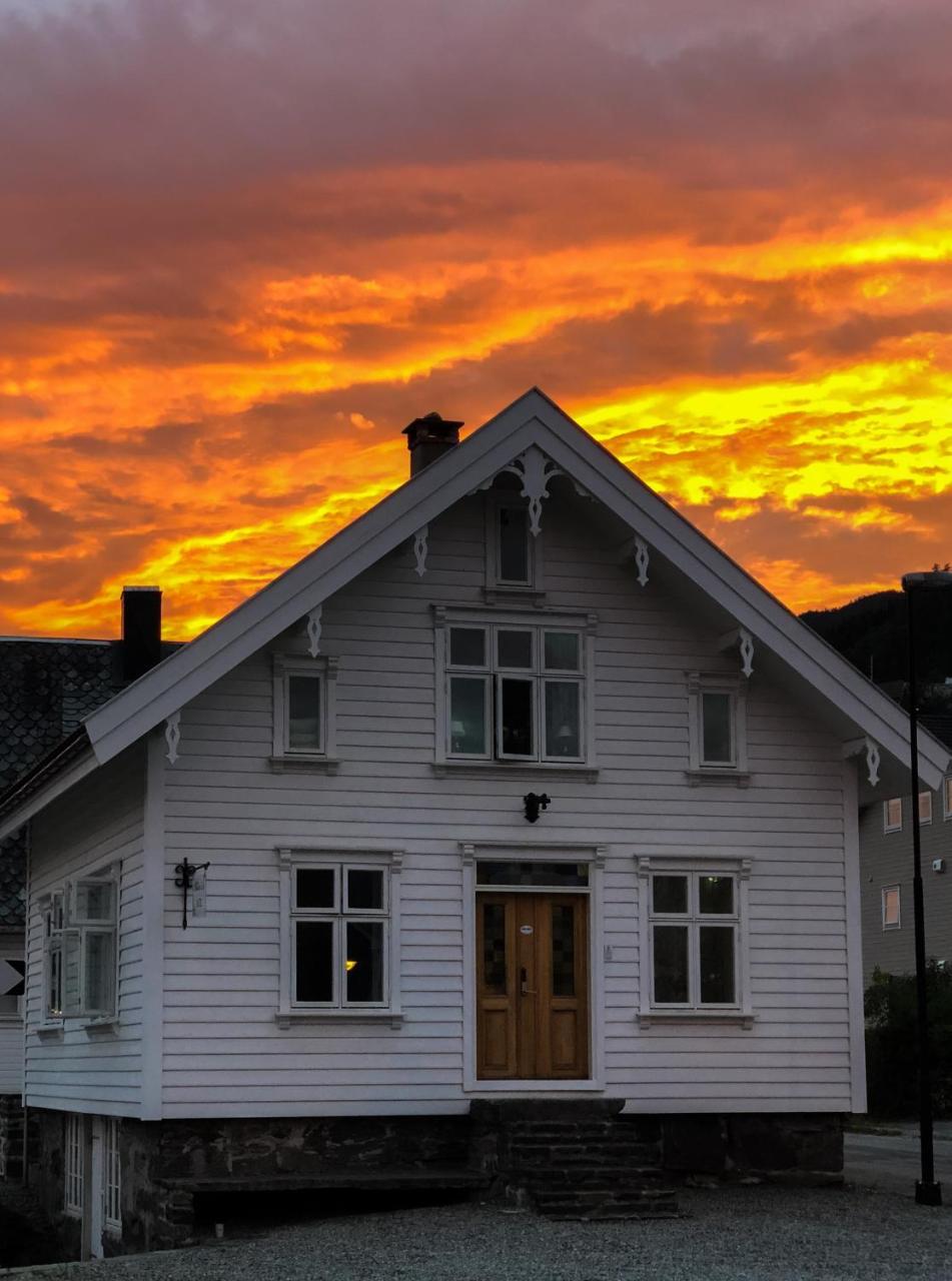 Klover Hotel Sauda Экстерьер фото